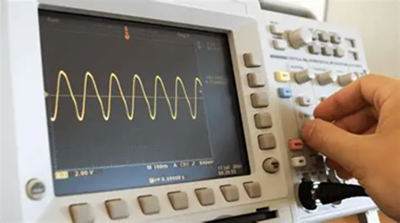 A Square or Sine Wave from the Scope’s Calibration Output