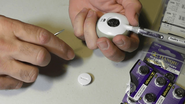 LR44 Battery Installation Process